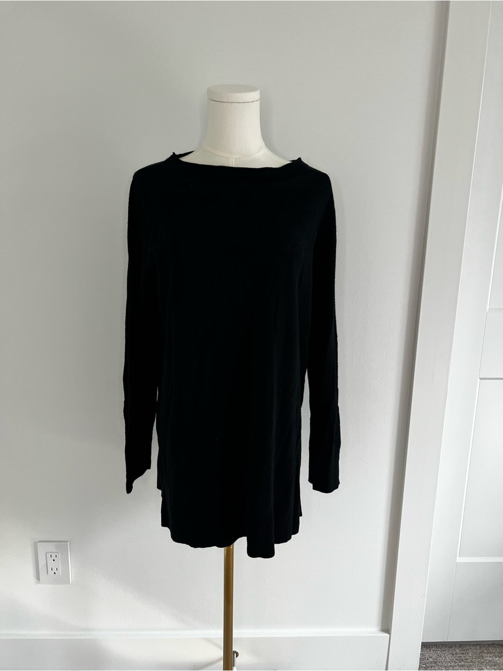 LOFT Black Long-Sleeve Tunic Sweater Top